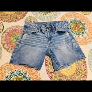 AE Super Super Stretch Shorts Size 6